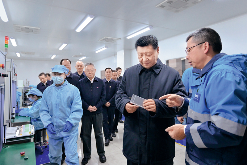 2024年3月18日至21日，中共中央总书记、国家主席、中央军委主席习近平在湖南考察。这是18日下午，习近平在中德合资企业巴斯夫杉杉电池材料有限公司考察。 新华社记者 谢环驰/摄
